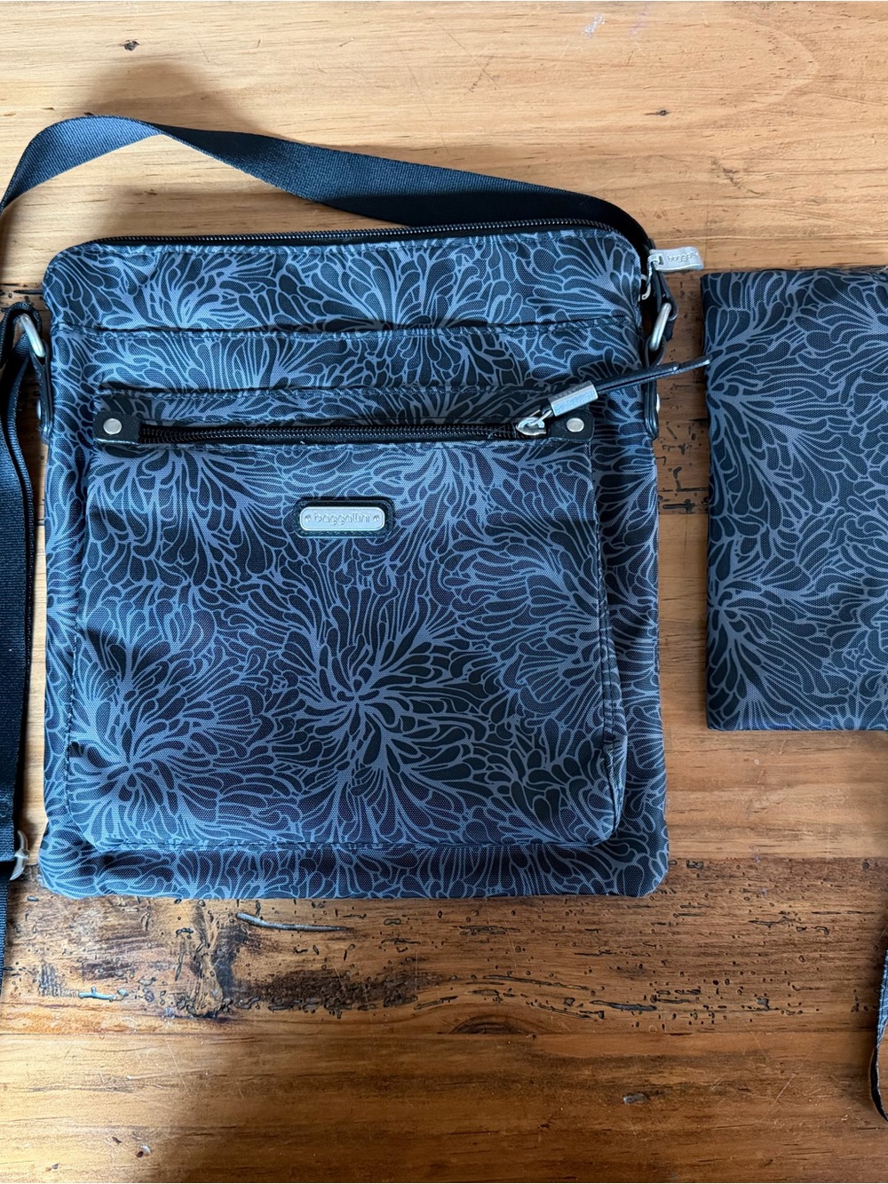 Baggallini True Classic Go Bagg with RFID Wristlet